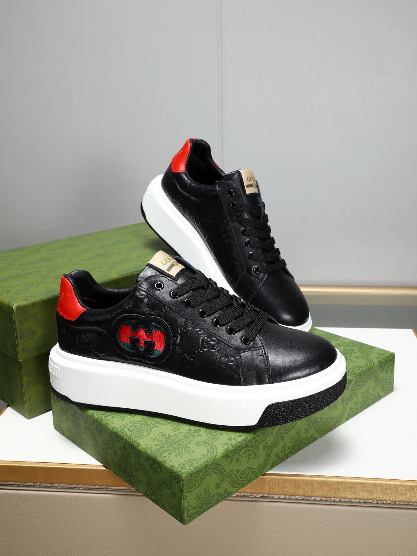 Men's shoes 💰480 New men's shoes GUCCI Fashion trend Made of first-layer calfskin ➕ washed sheep lining! The foot feels super comfortable and the workmanship is impeccable. Foam ultra-light outsole, size: 38-44 (45 customized) 4 colors to choose from!